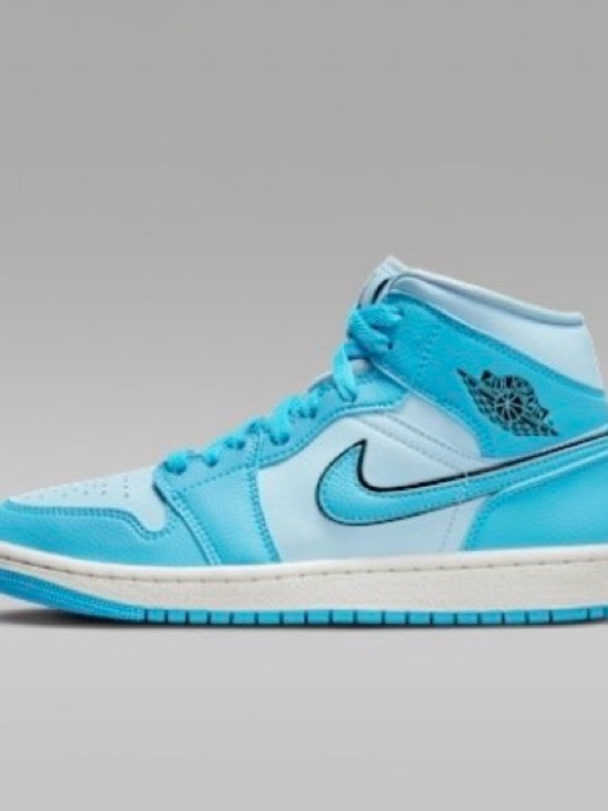 Nike Shoes - Nike Women’s Mid-Top Sneakers in Turquoise and Light Blue